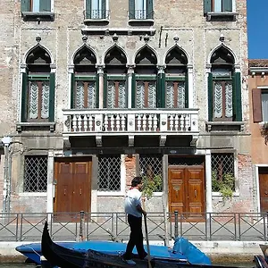 palazzo-odoni.hotelslidodijesolo.com/